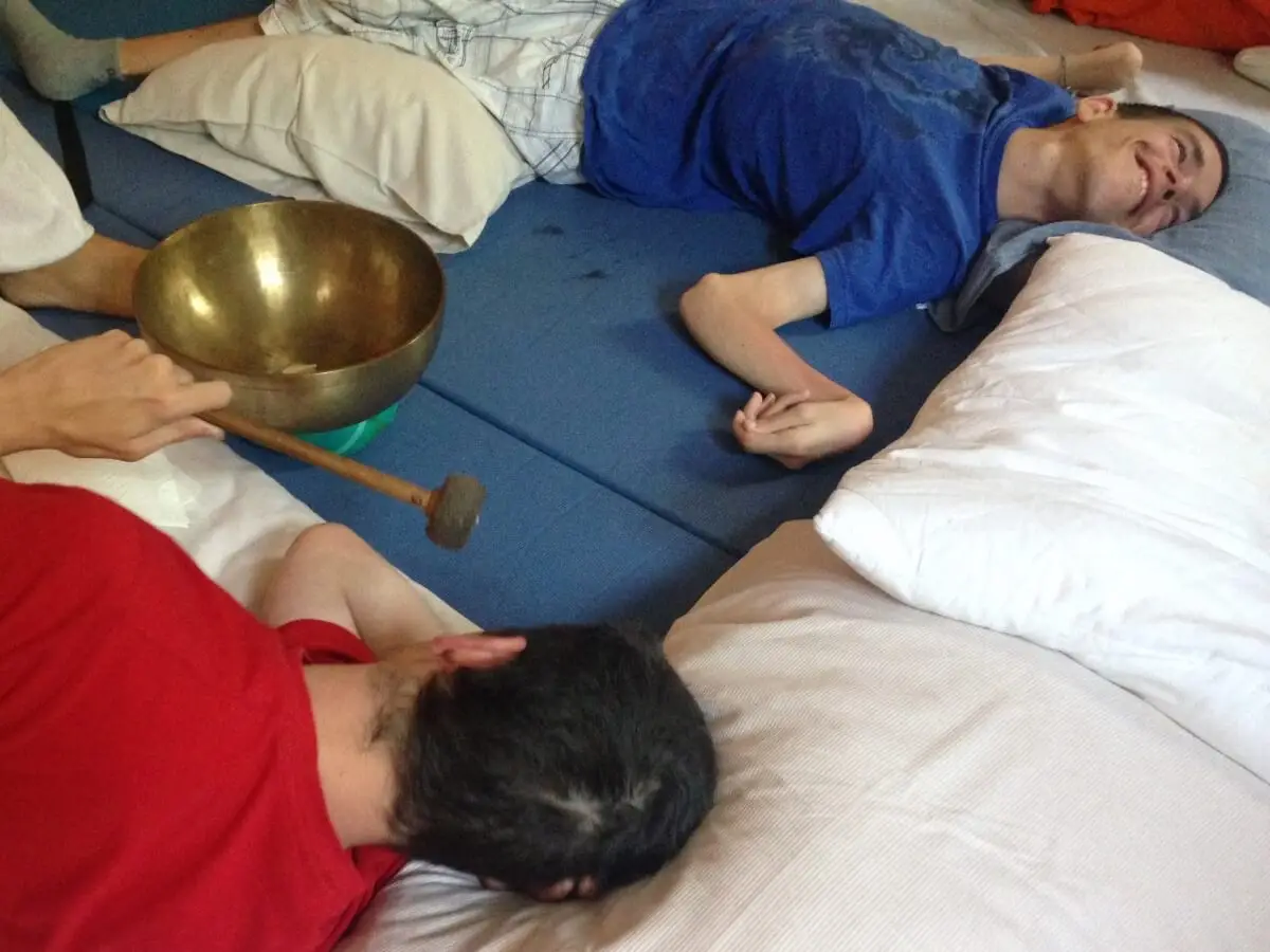 ferienohnehandicap-camp-I-2017_klangschalen_007