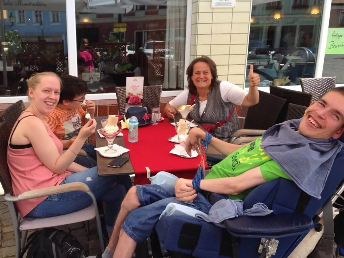 ferienohnehandicap-camp-I-2017_schwimmen_003