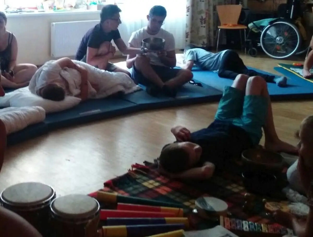 ferienohnehandicap-camp-II-2017_klangschalen_020