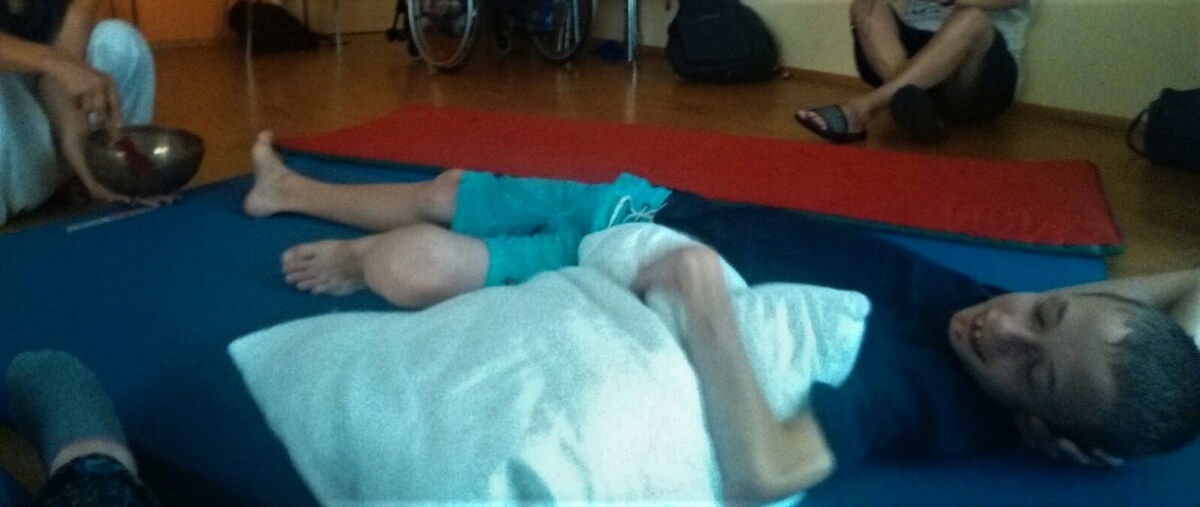 ferienohnehandicap-camp-II-2017_klangschalen_025