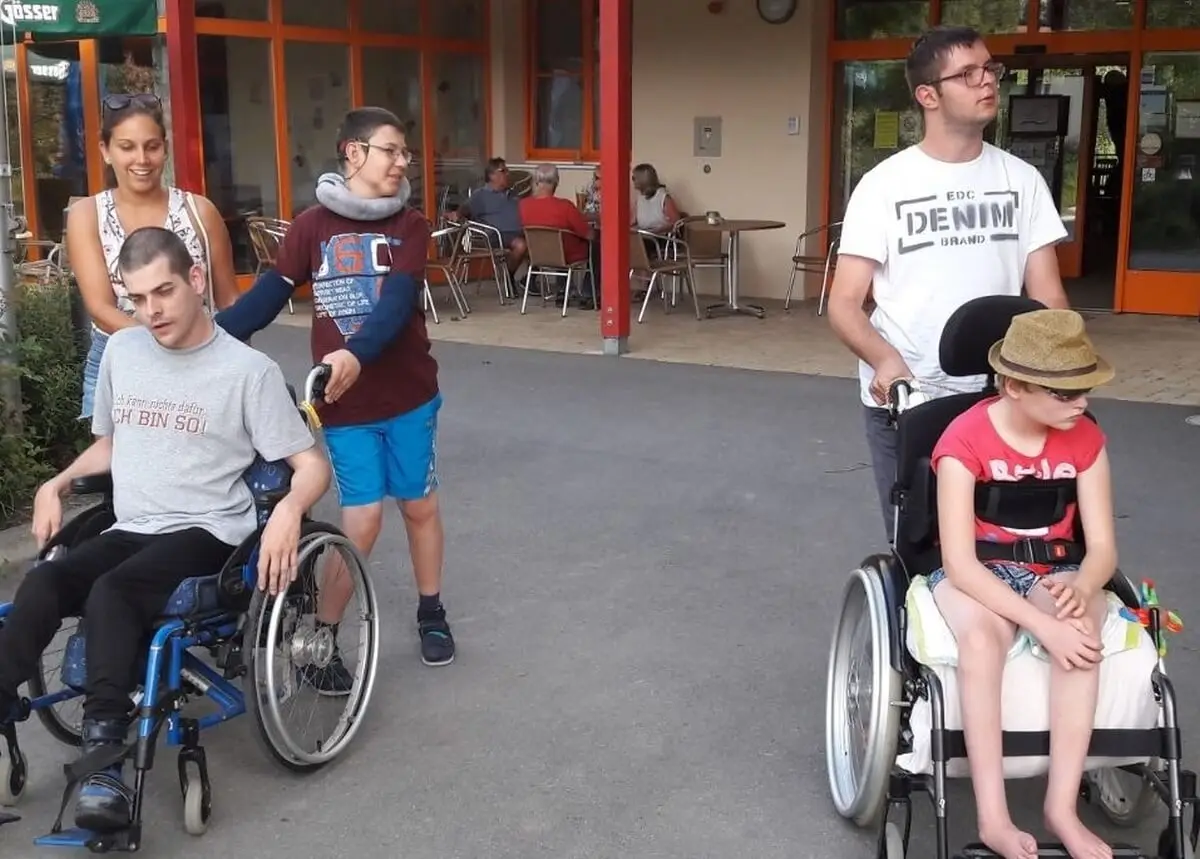 ferienohnehandicap-camp-II-2017_klangschalen_061