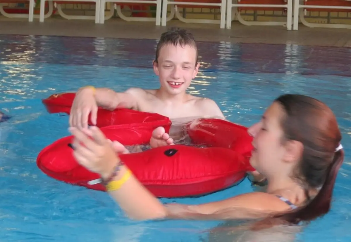 ferienohnehandicap-camp-II-2017_schwimmen_003