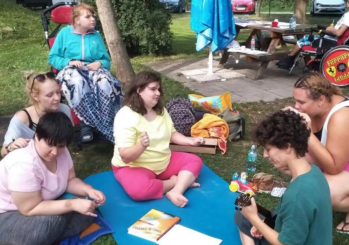 ferienohnehandicap-camp-III-2017_klangschalen_013