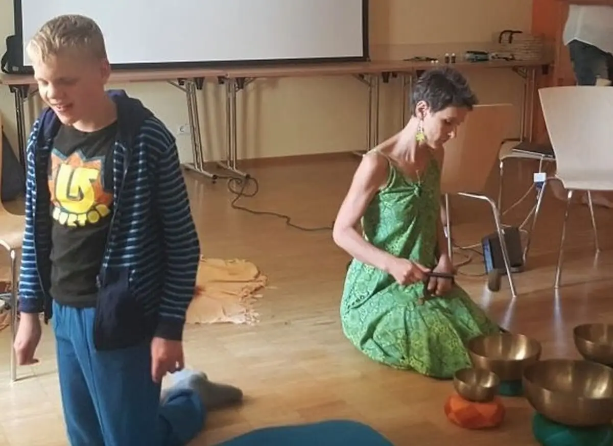 ferienohnehandicap-camp-III-2017_klangschalen_028
