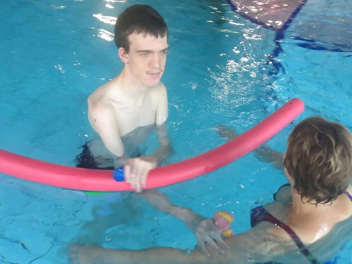 ferienohnehandicap-camp-III-2017_schwimmen_dienstag_008