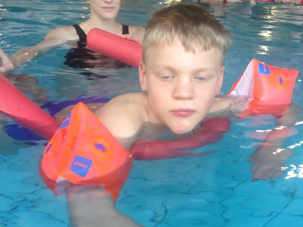 ferienohnehandicap-camp-III-2017_schwimmen_dienstag_009