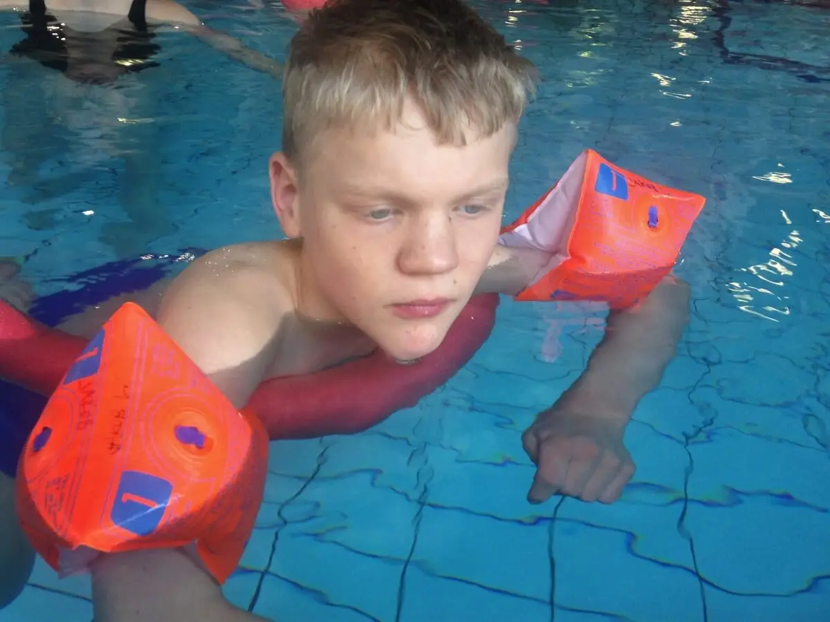 ferienohnehandicap-camp-III-2017_schwimmen_dienstag_010