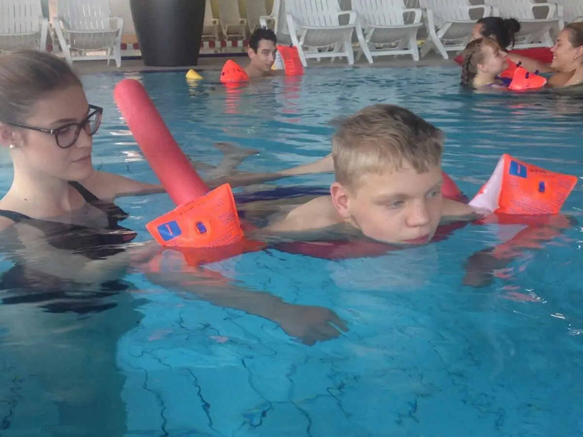 ferienohnehandicap-camp-III-2017_schwimmen_dienstag_011