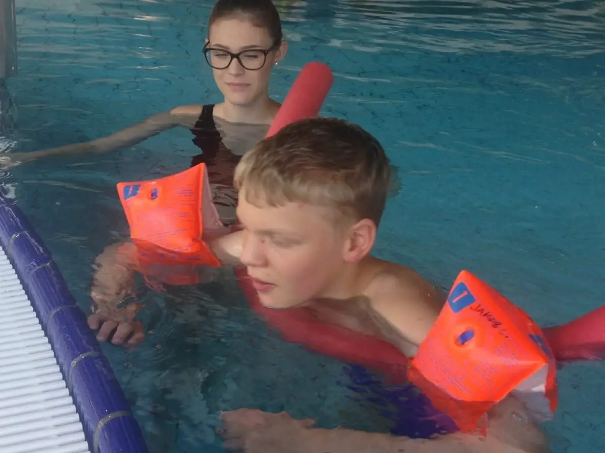 ferienohnehandicap-camp-III-2017_schwimmen_dienstag_013