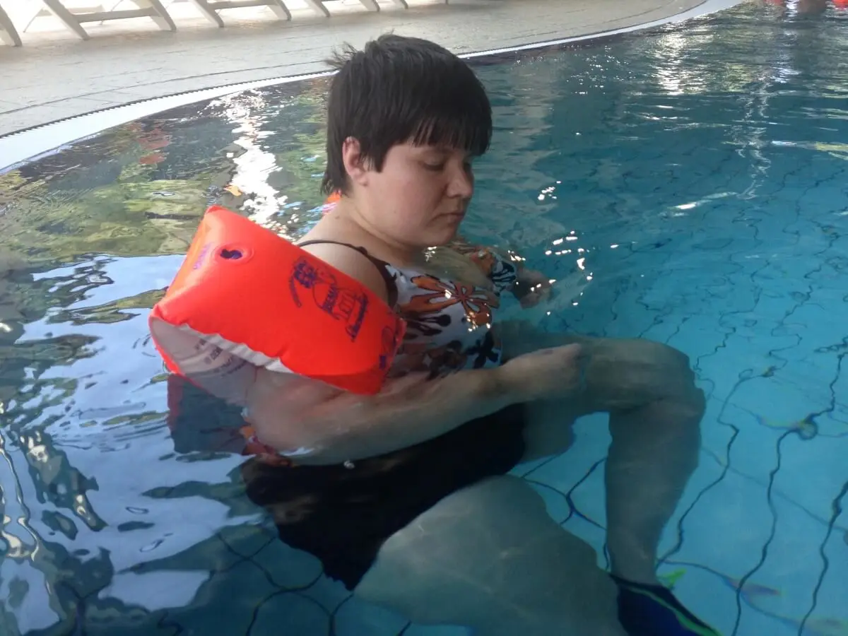 ferienohnehandicap-camp-III-2017_schwimmen_dienstag_014