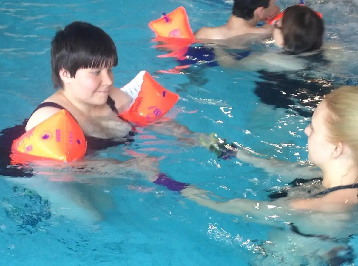 ferienohnehandicap-camp-III-2017_schwimmen_donnerstag_020