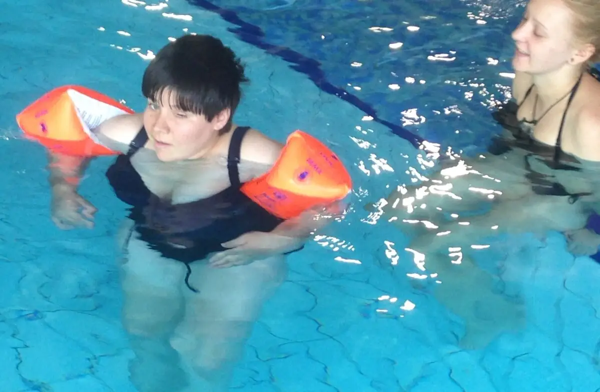 ferienohnehandicap-camp-III-2017_schwimmen_donnerstag_022