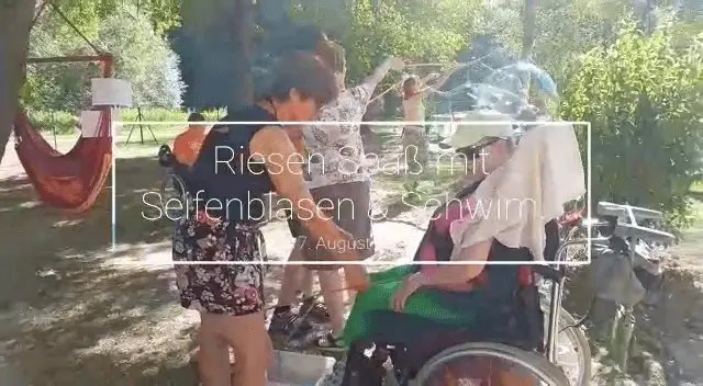 42-Seifenblasen-u-Schwimmen-Video